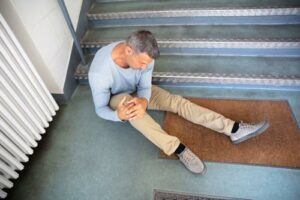 A man with an injured knee after a slip and fall incident 
