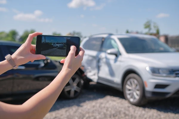 A driver taking photos knows what to do after a car accident in Florida.